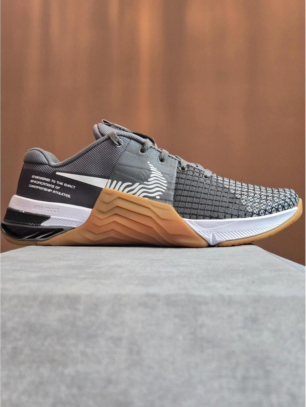 Nike Metcon 8 Smoke Grey White Gum DO9328-002 Men's Size 7 / Women's 8.5